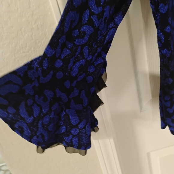 Elegant Blue and Black Women's Blouse - Picture 3 of 5